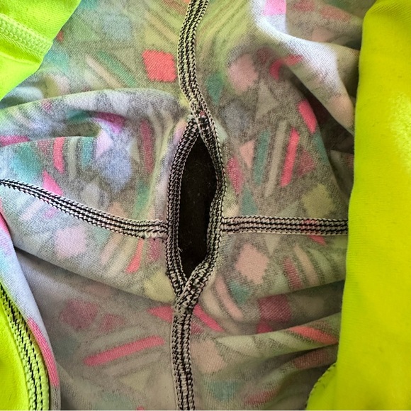 Victorias Secret Leggings - VSX - Colorful Geometric Pattern - LARGE SHORT - Picture 5 of 7